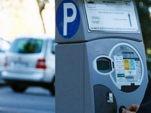 La società che gestisce i dati relativi alle targhe degli autoveicoli in un parcheggio deve essere designata responsabile del trattamento