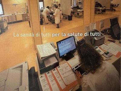 Il manifesto affisso dall'Asl Toscana Sud Est con il nominativo del paziente. Fonte: Maremma Oggi