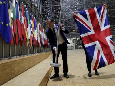 La Brexit è realtà: la Ue rimuove la bandiera del Regno Unito dai suoi palazzi