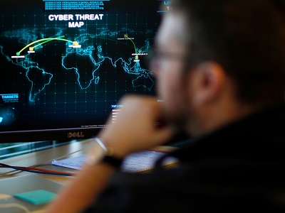 la cyberwarfare consiste in attacchi informatici condotti contro intere nazioni