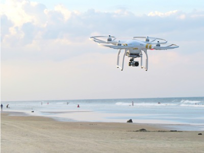 Covid, ecco il drone per controllare la temperatura in spiaggia. Poi la retromarcia