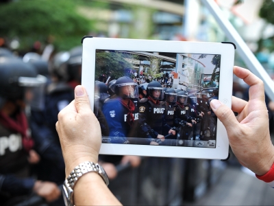 Si possono fotografare le forze dell’Ordine (Polizia, Carabinieri, ecc.) durante manifestazioni od operazioni di controllo?