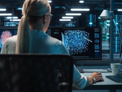 L’AI Act adotta un approccio regolativo olistico che copre ogni settore e anche alcune previsioni dedicate al contesto lavorativo