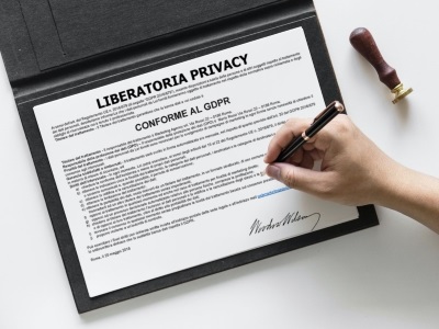 Liberatoria talmente inusuale da insospettire persino un potenziale committente che aveva ben pensato di inoltrare l’offerta di servizi come segnalazione al Garante Privacy.