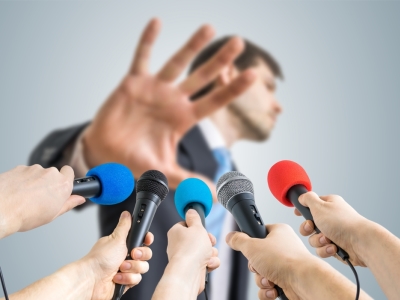 Tutela della privacy: condanna pesante per foto scattate a un personaggio noto contro la sua volontà