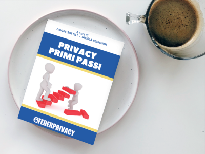 La miniguida Primi Passi Privacy in versione cartacea tascabile
