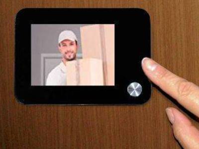 L’impianto della telecamera posta di fronte alla porta di casa può riprendere solo lo spazio privato e non tutto il pianerottolo