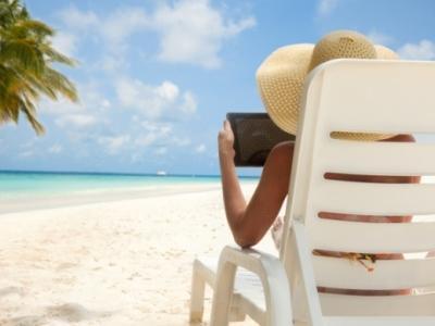 In estate è meglio leggere i libri da tablet o altri dispositivi elettronici