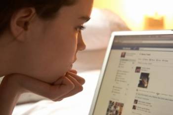 La Francia è il primo Paese dell'UE a vietare i social ai minori di 15 anni: legge in vigore dal 1° settembre
