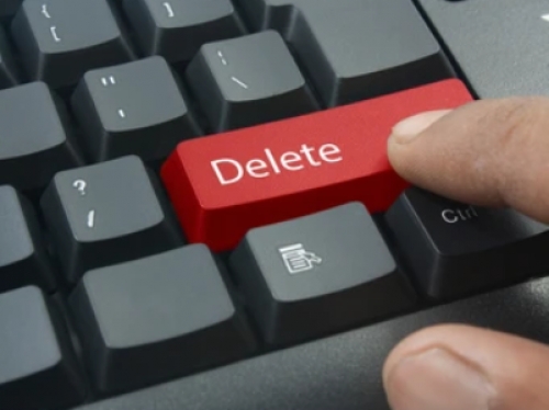 Non si può cancellare un articolo dall’archivio online di un quotidiano. Editore sanzionato dal Garante per non aver risposto alla richiesta del reclamante