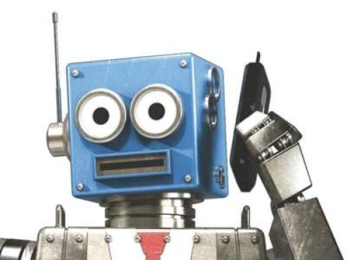 Regolamento sull'Intelligenza Artificiale, l’utente deve sempre sapere se sta interagendo con un robot