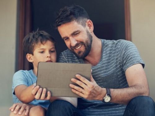 Non vale la scusa della privacy per i figli i minorenni: i genitori sono obbligati a controllare i loro profili social