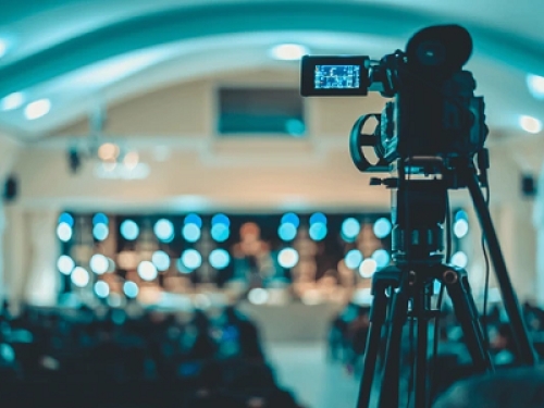 Attenzione al rispetto della privacy se la confessione religiosa intende fare propaganda con le immagini dei fedeli