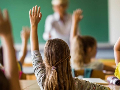 Scuola di Castelfidardo ospita le attività del progetto "Connessi e Consapevoli, cyberbullismoSTOP!"