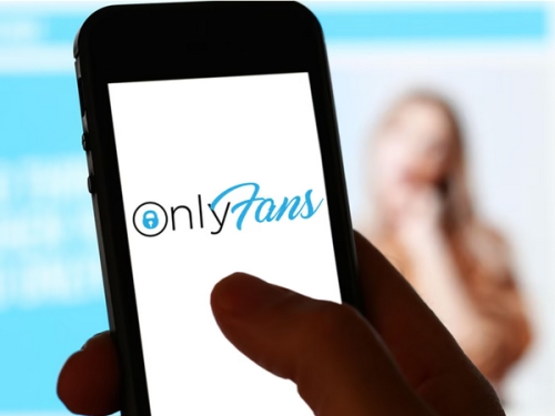 Condivide un video "hot" di OnlyFans con un amico, per la Cassazione è reato di Revenge Porn