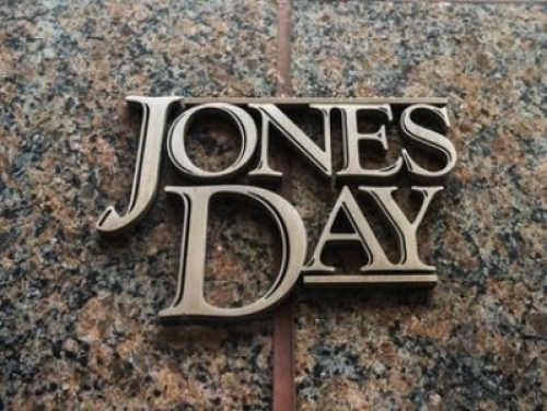 Lo studio legale Jones Day colpito da un ransomware: gli hacker pubblicano sul Dark Web i documenti di clienti illustri