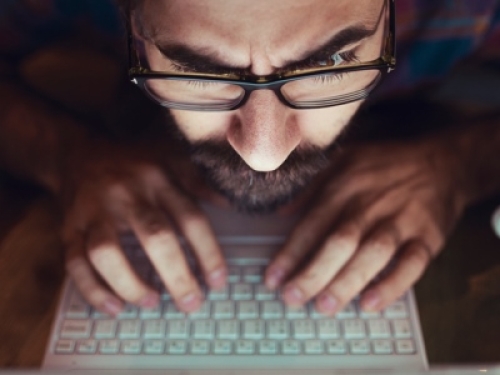 Il dipendente della banca rovista nei conti della sua ex, sanzione di 100.000 euro per Intesa Sanpaolo