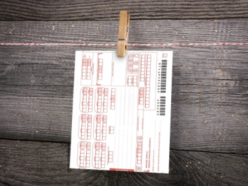 Ricette mediche appese fuori dalla finestra con le mollette da bucato, il Garante Privacy sanziona un medico