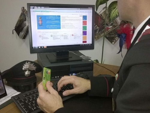 Rinviato a giudizio carabiniere che rubava dati personali all’Arma e li rivendeva  all’investigatore privato