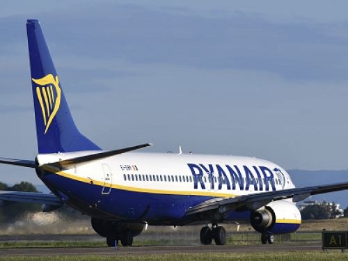 Ryanair accusata di violare la privacy degli utenti tramite il riconoscimento facciale per aumentare i propri profitti