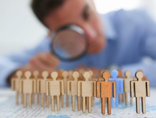 Intelligenza Artificiale: nuove opportunità per la gestione del personale, ma attenzione ai rischi di pregiudizi e data breach