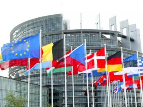 UE, ok del Parlamento a mega database con i dati biometrici di oltre 350 milioni di cittadini europei ed extraeuropei