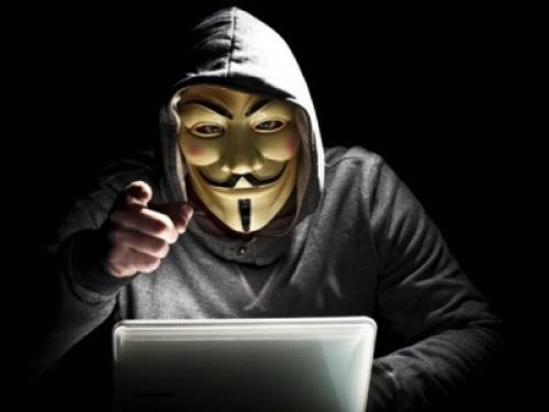 Gli hacker di Anonymous attaccano le università italiane: resi pubblici nomi, email e password di utenti