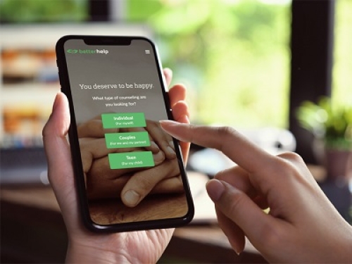 La piattaforma di supporto psicologico online BetterHelp condivideva i dati sensibili degli utenti con i social: risarcimento da 7,8 milioni di dollari