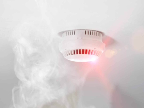 Francia: telecamere camuffate da rilevatori di fumo registravano i dipendenti, sanzionati grandi magazzini