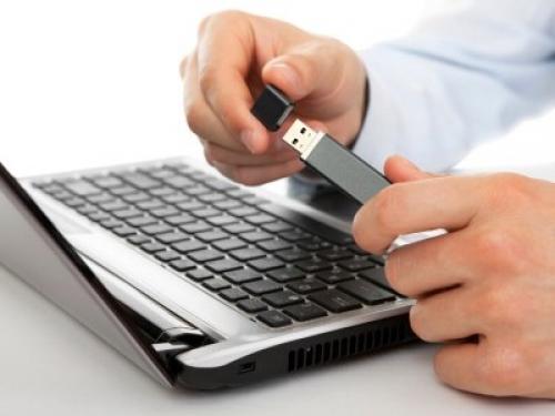 Il reato di appropriazione indebita si configura anche per la sottrazione di file di dati