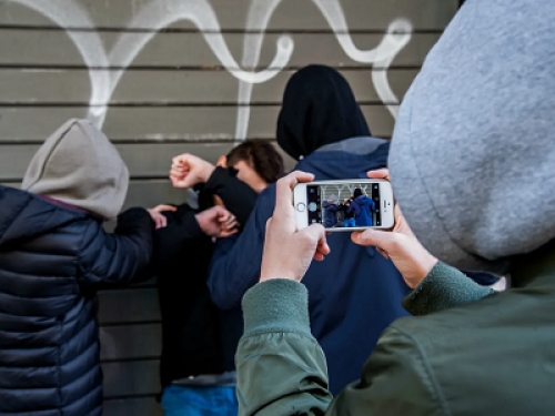 Il minore può rivolgersi direttamente al Garante privacy per far oscurare foto e video in cui viene bullizzato