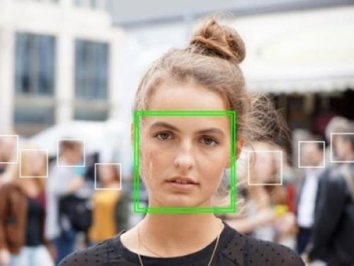 Usa: Google offre 5 dollari per fotografare il volto dei passanti