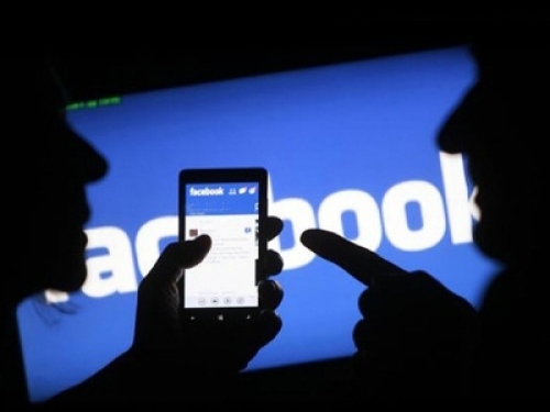 Su Facebook i politici sono responsabili anche dei commenti altrui
