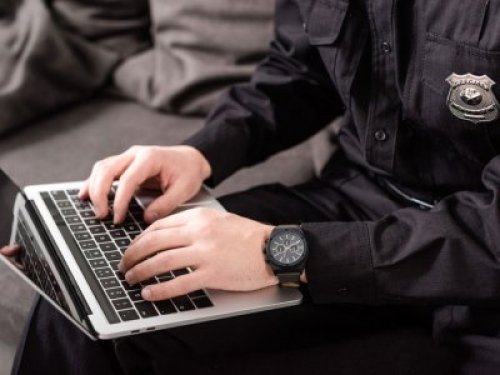 Estonia, poliziotto e operatore sanitario curiosi multati per violazione del Gdpr