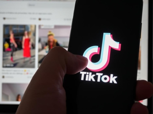 TikTok sotto accusa da parte di noyb: gli utenti sarebbero monitorati anche su acquisti online e app di incontri