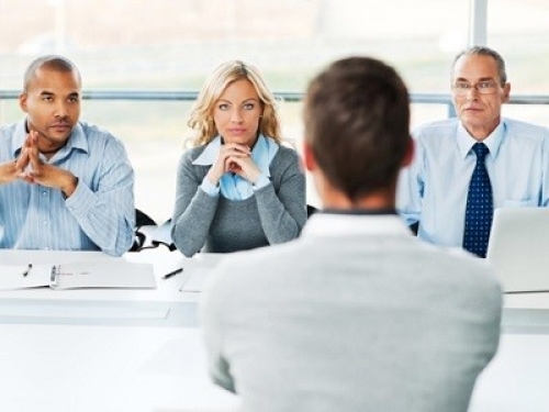 Durante un colloquio di lavoro vietato chiedere ai candidati se sono stati licenziati o se hanno intenzione di avere figli