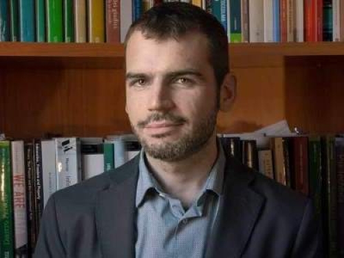 Il vaiolo delle scimmie e il 'vaccino dei gay': lo stigma è dietro l’angolo, e il rischio di violazione dei dati personali pure