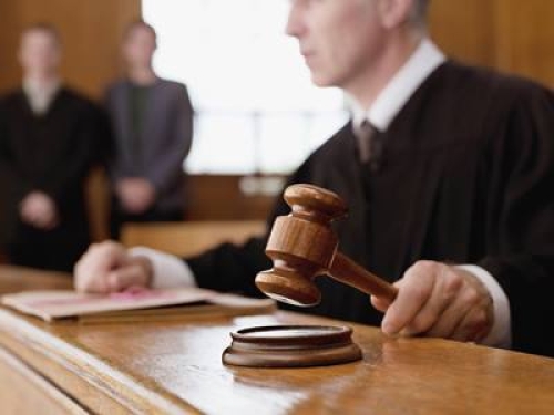 Perù: nella causa di separazione a stabilire l'assegno da versare per il mantenimento dei figli è ChatGpt