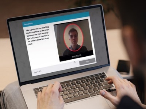 Riconoscimento facciale per verificare l’identità e la presenza degli studenti, sanzionata l’Università eCampus