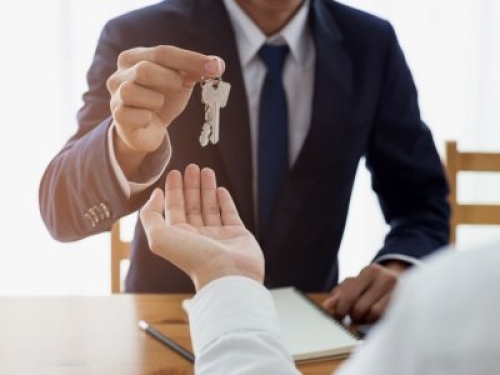 Riservato l'importo delle provvigioni dell'agente immobiliare. Nell'atto del notaio solo il numero della fattura