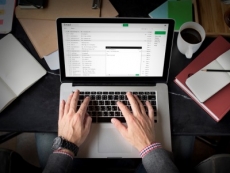 La sottrazione di dati dal pc aziendale, secondo la Corte di Cassazione, lede il patrimonio aziendale e può portare al licenziamento per giusta causa