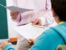 Studente bocciato dopo il debito scolastico ottiene dal TAR il diritto di accedere ai compiti di compagni