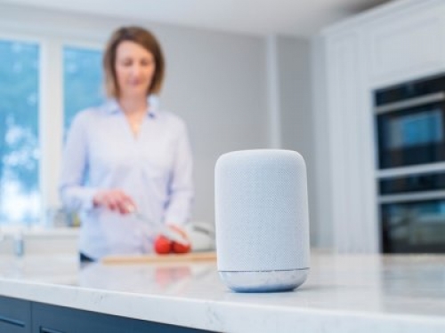 Smart assistant: Google ammette di registrare conversazioni di nascosto