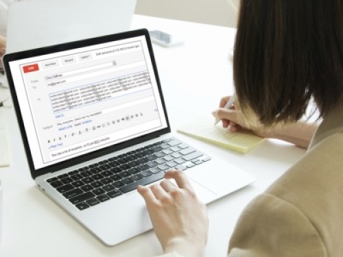 Viola la privacy scrivere una mail a una lista di destinatari mettendoli tutti 'per conoscenza' senza una ragione