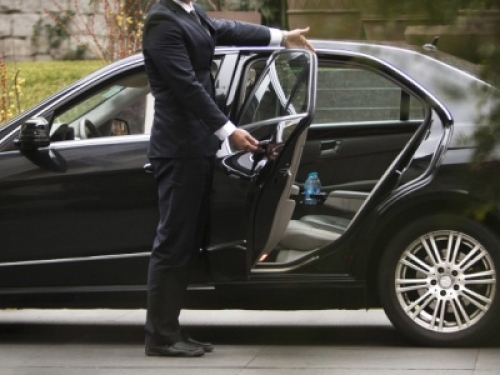 Il Tar del Lazio boccia il foglio di servizio elettronico degli NCC: viola la privacy dei fruitori dei servizi di noleggio auto con conducente