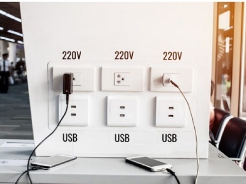 Stazione di ricarica gratutita dello smartrphone? meglio evitare per non rischiare virus e furto dati personali