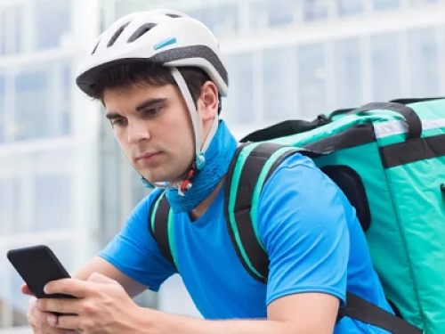 Food delivery senza privacy: dopo avere dato il proprio numero per la consegna, il 29% dei clienti viene ricontattato per avances sessuali