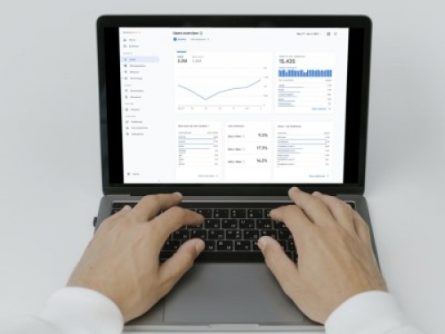 I siti web che utilizzano Google Analytics violano la privacy degli utenti europei