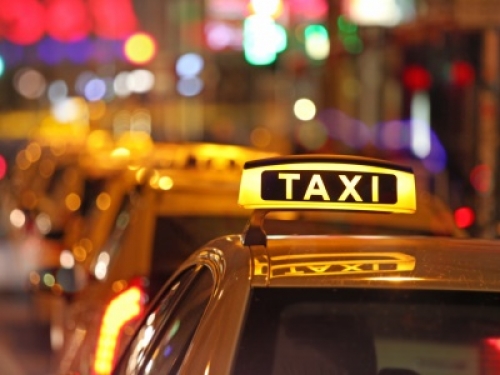 Taxi violavano la privacy dei clienti con telecamere e registratori vocali a bordo delle vetture