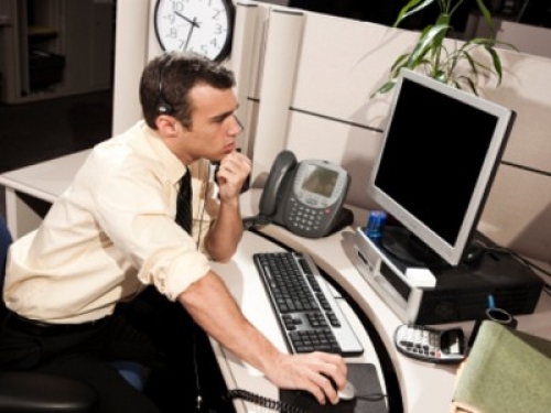 Cassazione: il datore di lavoro può controllare dalla navigazione internet del pc aziendale se il dipendente lavora